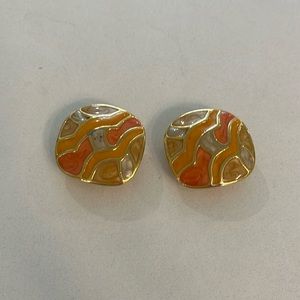 Vintage Golden enamel 1“ x 1“ square clip on earrings